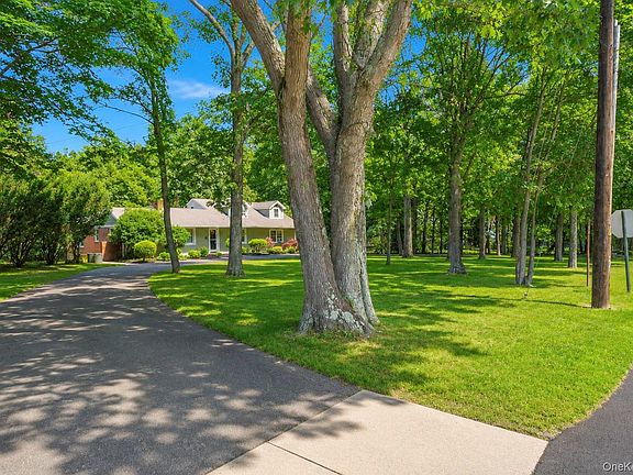 5th image of 117 Hallock Road