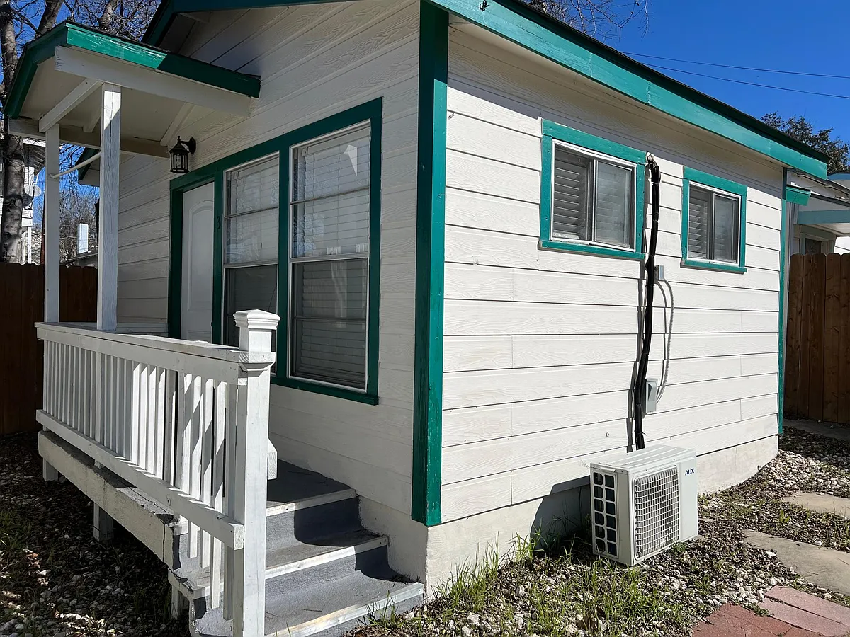 Building Photo - 825 W Russell Pl #3