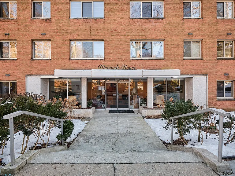 2710 Macomb St NW #218 — Photo 9