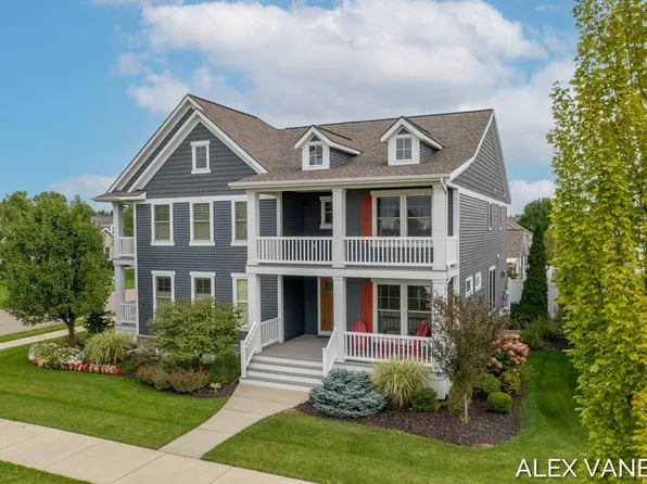 4736 Macatawa Legends Blvd, Holland, MI 49424