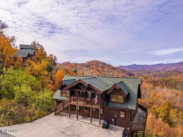 922 Black Bear Cub Way, Pigeon Forge, TN 37862