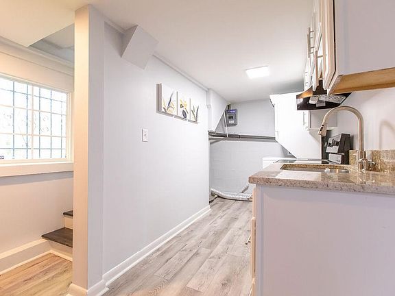 4th image of 906 Patricia Dr #B