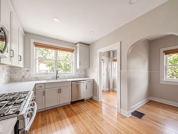 3rd image of 5786 N Delaware St