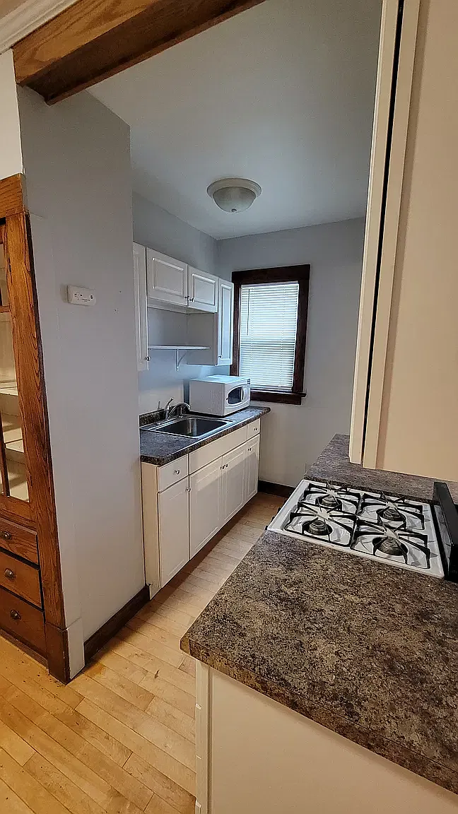 1 bed, 800 sqft, $1,150 — Photo 3