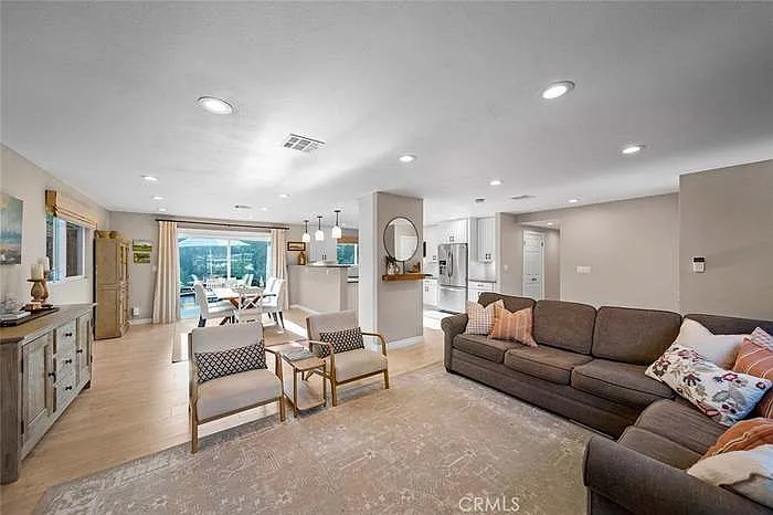 3217 Montana Ave — Photo 7