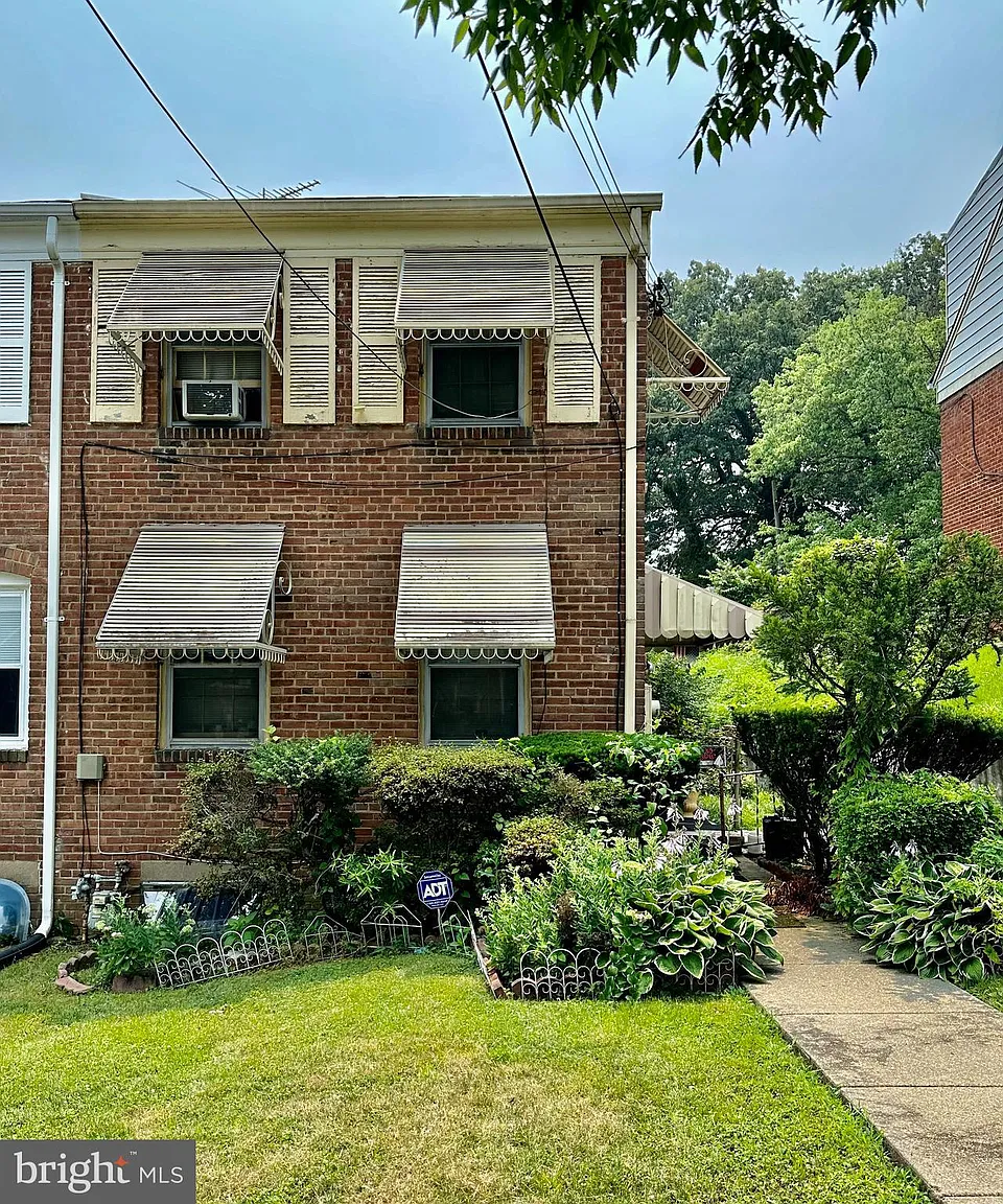 401 Quackenbos St NE photo 1