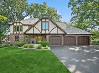 501 Valleywood Cir, Golden Valley, MN 55422