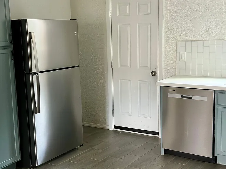 2520 W Vista Ave #C — Photo 3