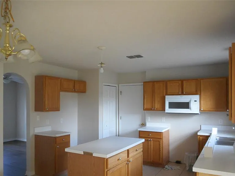 950 Derbyshire Dr — Photo 7