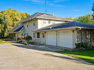 8150 Runyan Lake Rd, Fenton, MI 48430