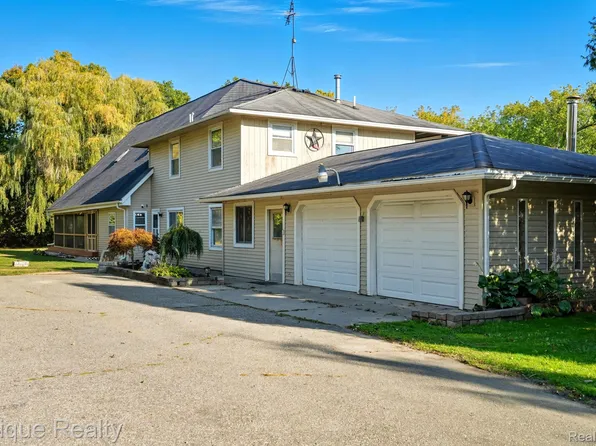 8150 Runyan Lake Rd, Fenton, MI 48430