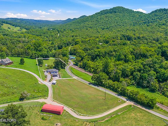 5th image of 3091 Dutch Valley Rd