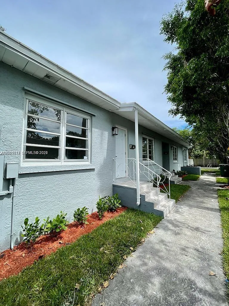 Everglade Land Sales Co — Photo 1