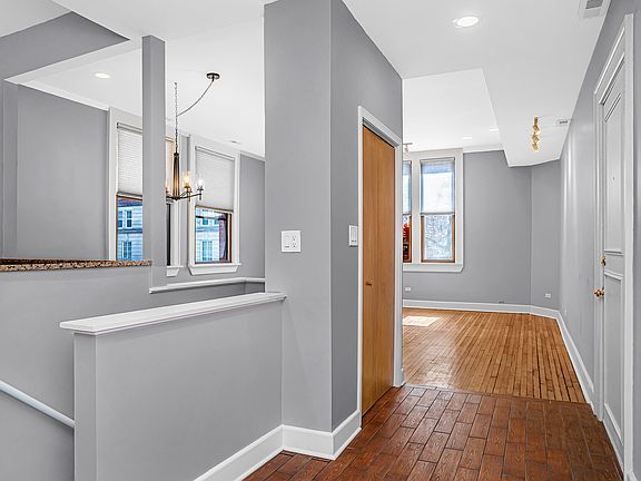3rd image of 1054 W Hollywood Ave