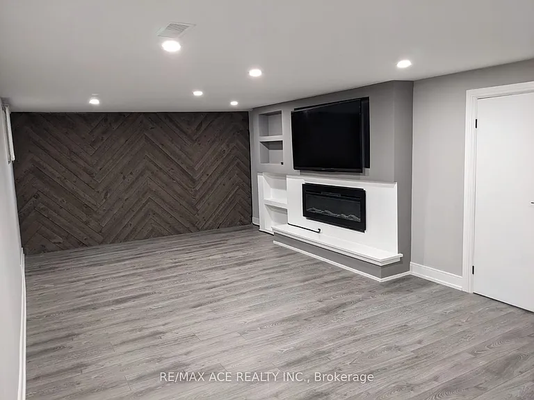 18 Mackinac Cres #BASEMENT — Photo 3