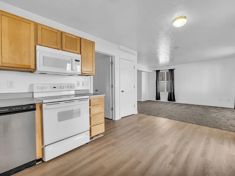 103 N Perth St — Photo 8