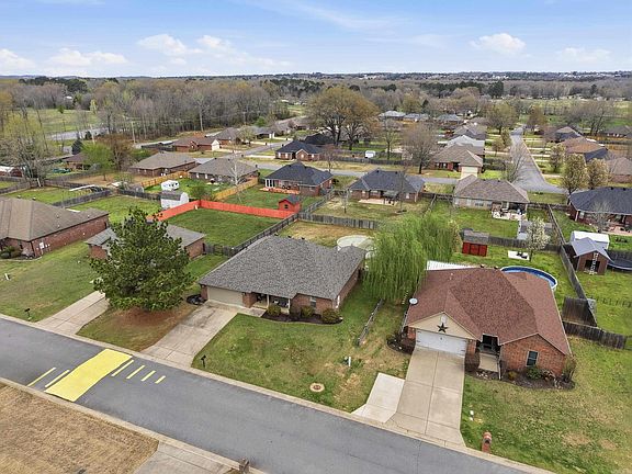 3rd image of 23 Mitchell Cir