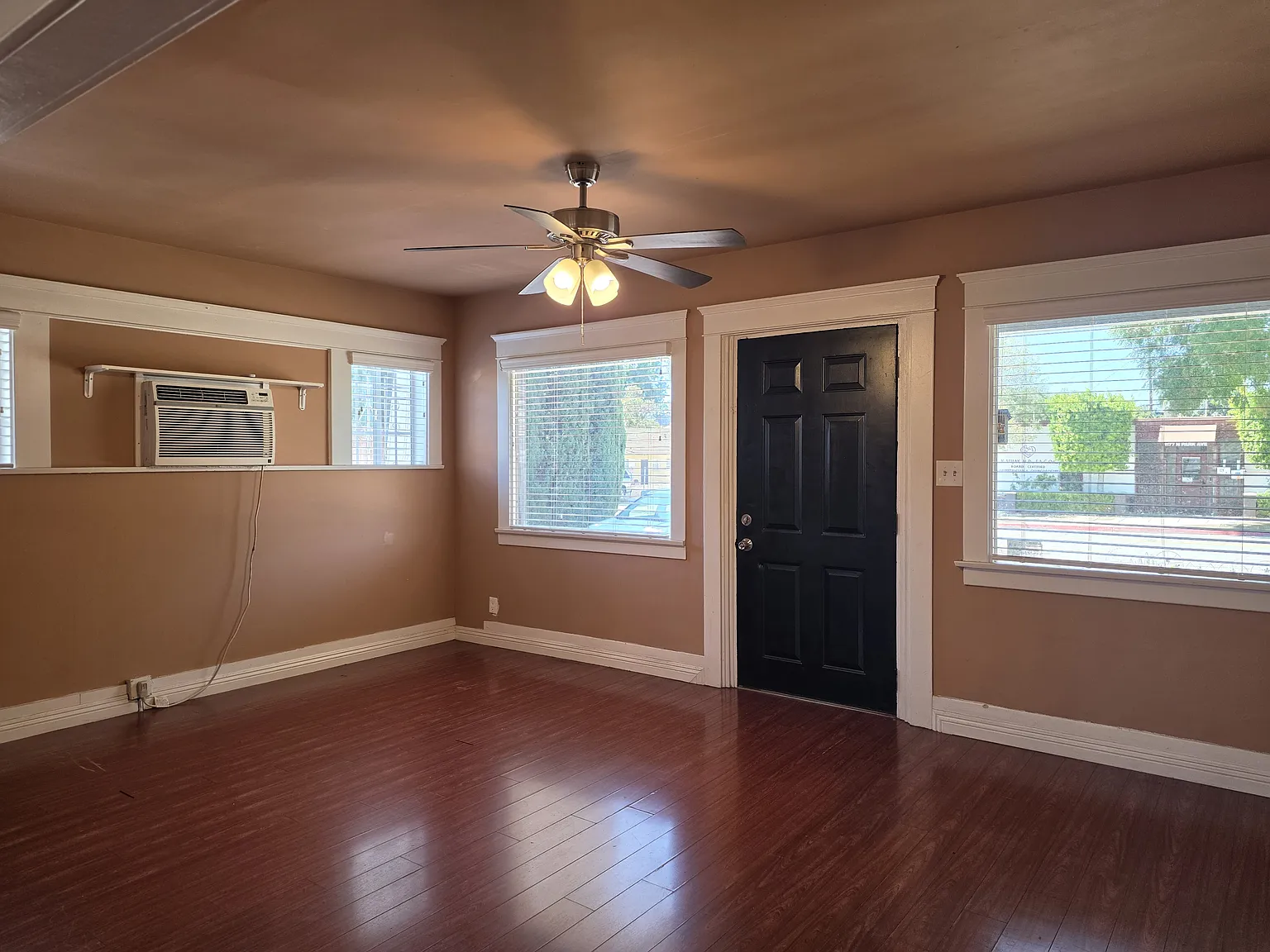 2 bed, 894 sqft, $2,600 — Photo 3