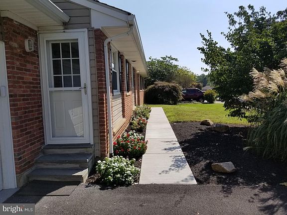 2nd image of 3 Wheatfield Dr
