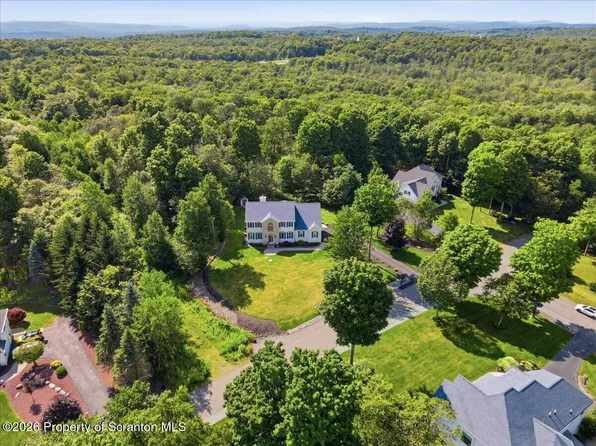 26 Pinewood Dr, Gouldsboro, PA 18424