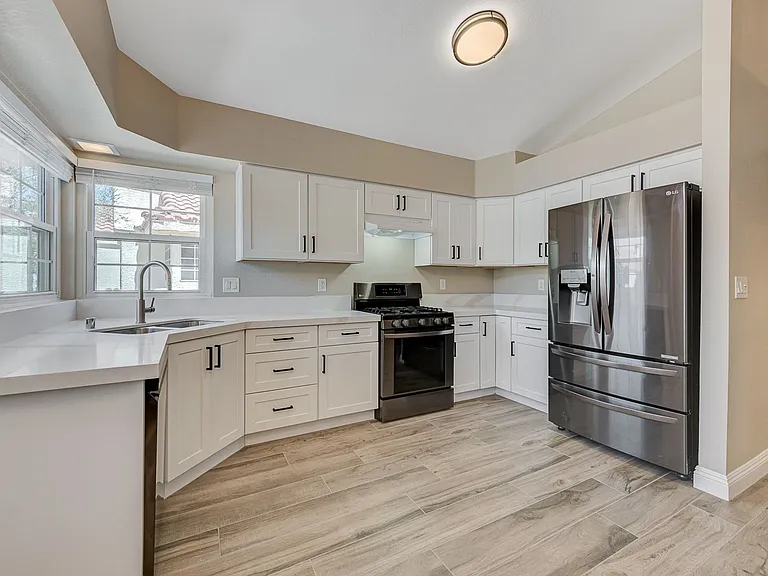 272 Comfort Dr — Photo 18