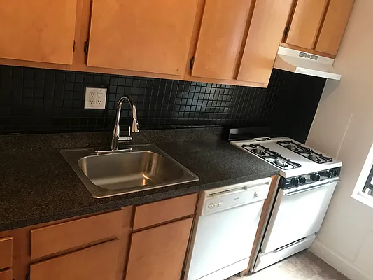 Rented by PMG Real Estate  | media 12