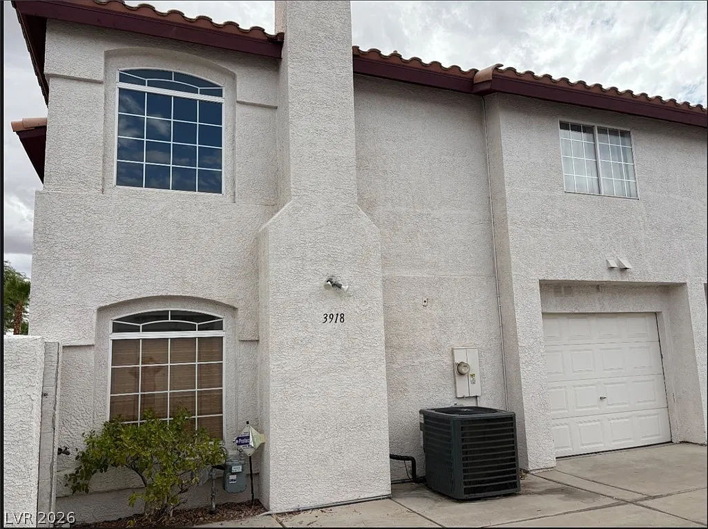 3 bed, 2.5 bath, 1457 sqft, $2,170 — Photo 2