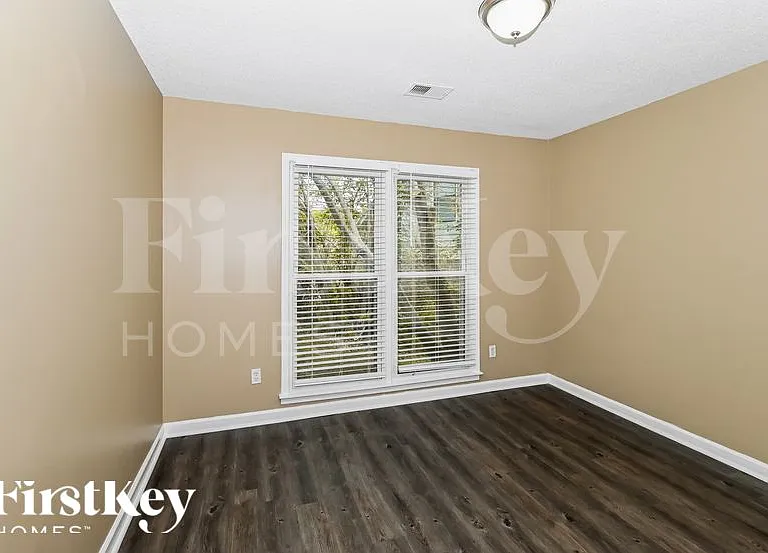 844 Tropicana Dr E — Photo 13