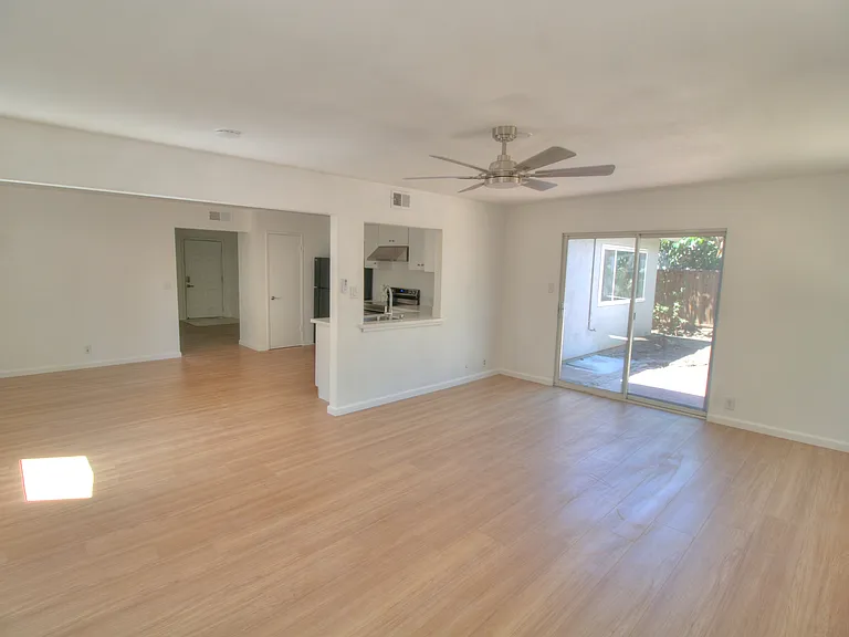 74 Avenida Espana — Photo 9
