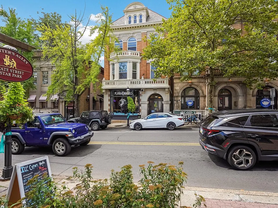 22 N Main St #5