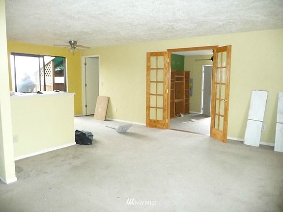 5th image of 215 Hawthorne Drive