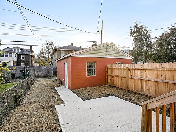 5th image of 1621 Granville St