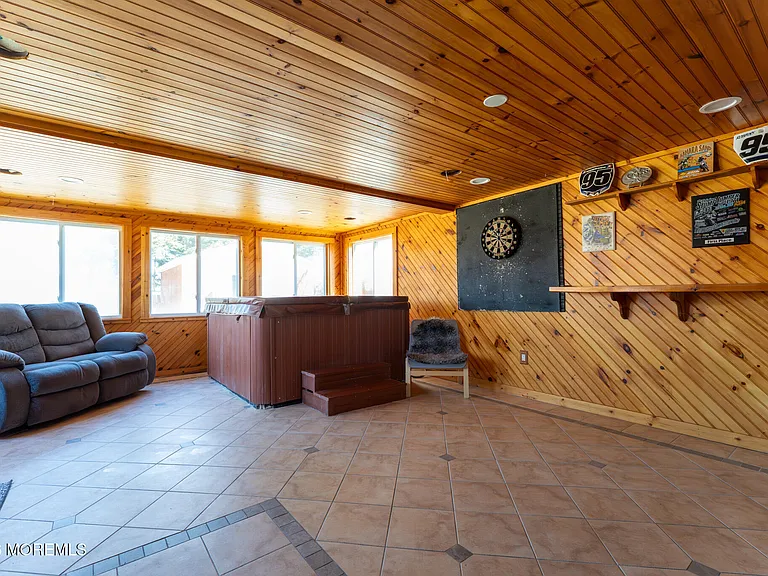 406 Lawrence Dr — Photo 13