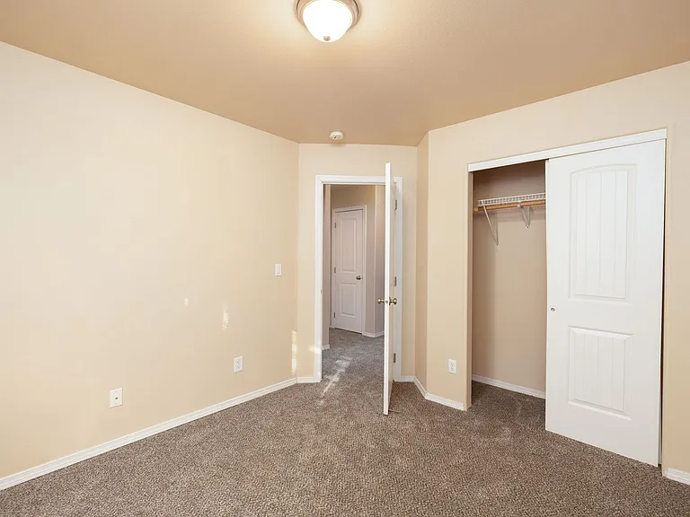 326 S Thierman Rd — Photo 26