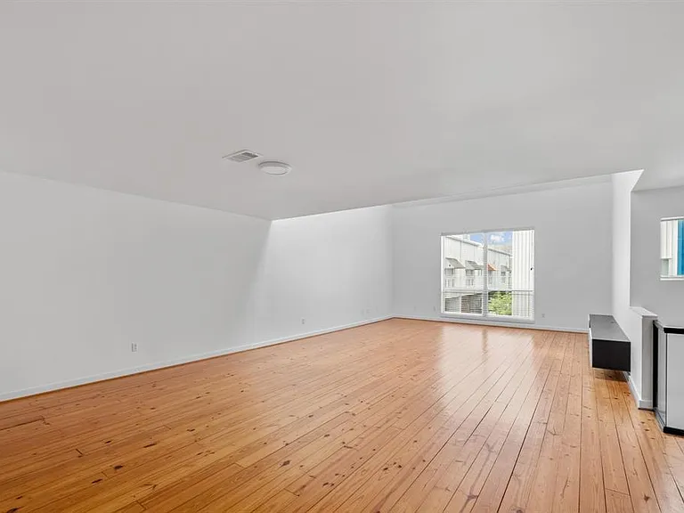 6125 Gehring St — Photo 2