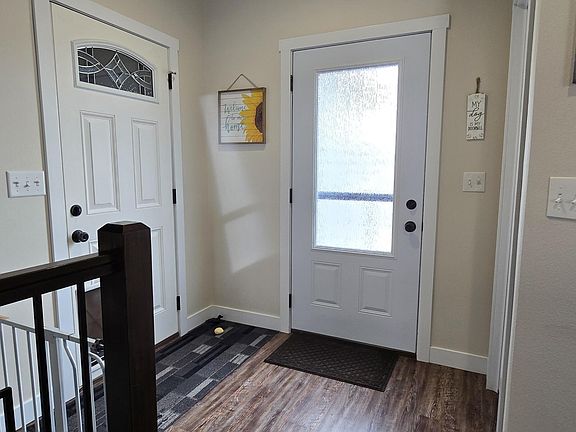 3rd image of 1789 Yellowstone Cir