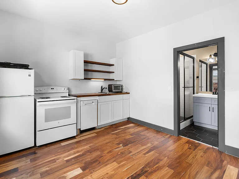 384 Altoona Pl SW #A — Photo 8