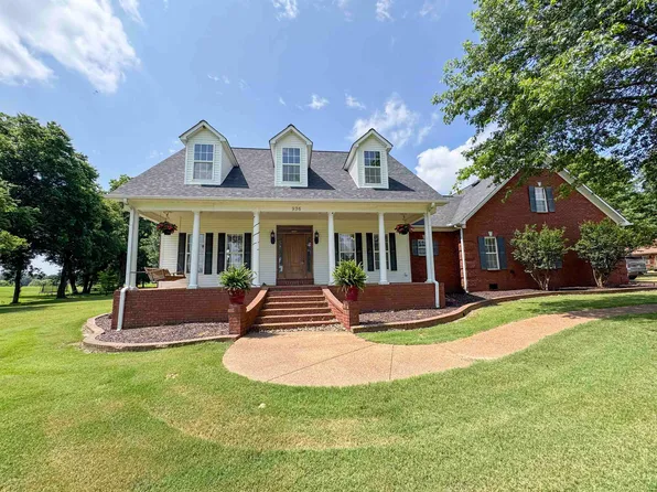 936 Harvest Trails Ln, Covington, TN 38019