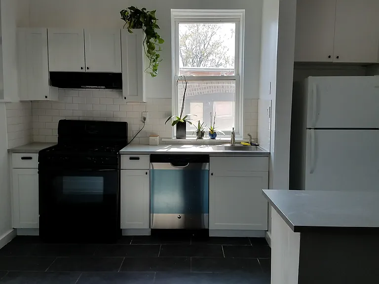 4505 N Spaulding Ave #3 — Photo 2