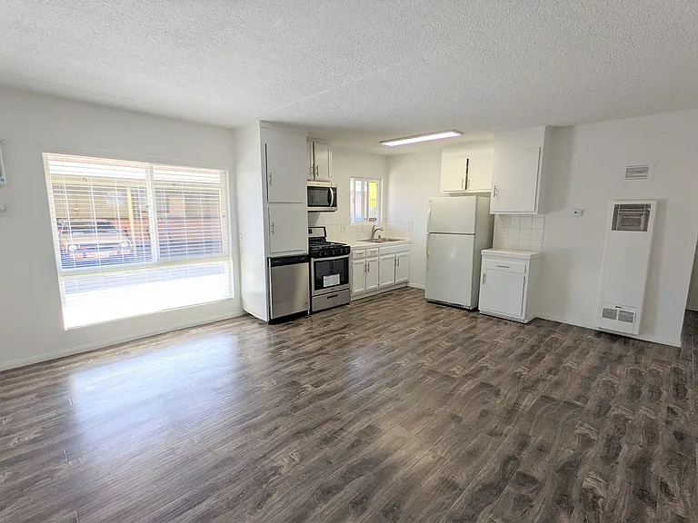6566 Fountain Ave — Photo 1