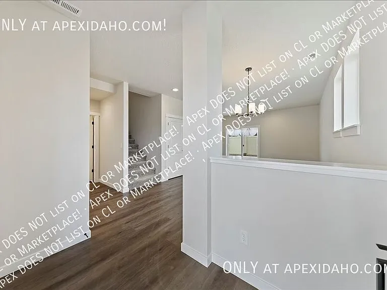 4256 W Topeka St — Photo 2