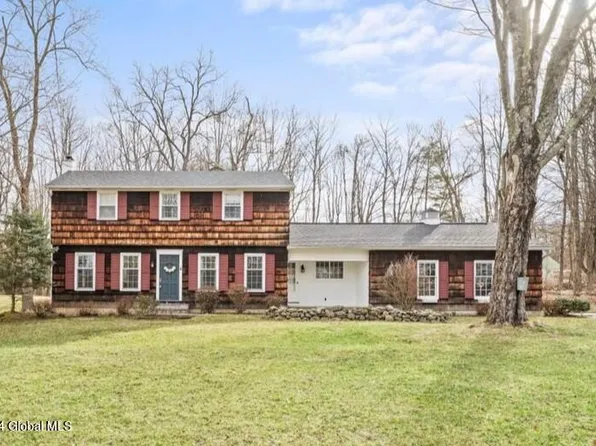 10 Stonewall Drive, Queensbury, NY 12804