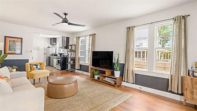 2 bed, 1.0 bath, 900 sqft, $2,500 — Photo 4