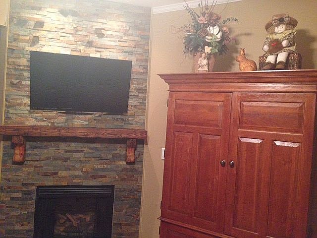 Slate rock wall and mantle