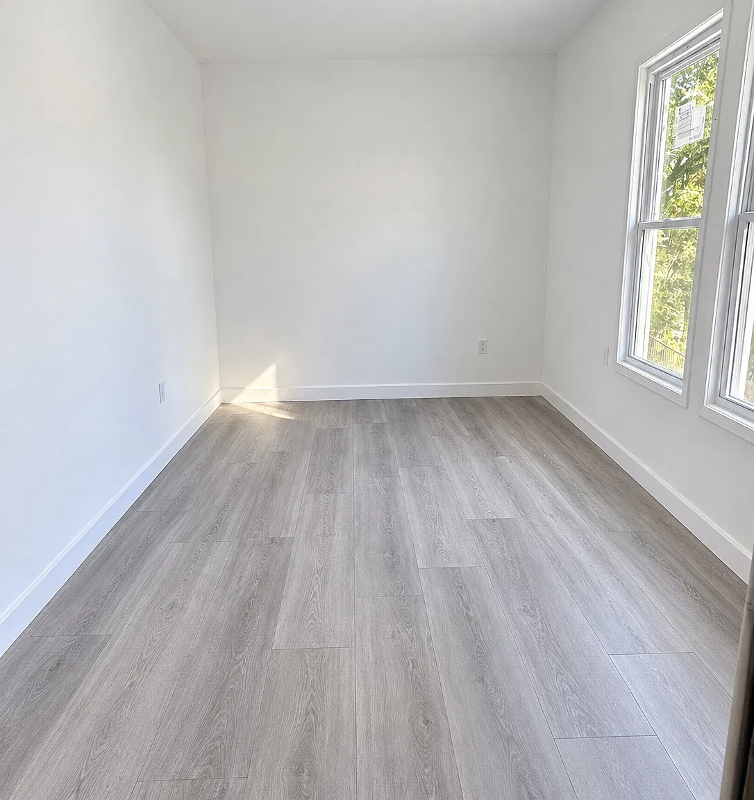 3 bed, 980 sqft, $1,800 — Photo 1