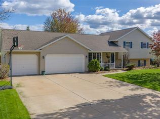 25 Strawberry Ln, Appleton, WI 54915