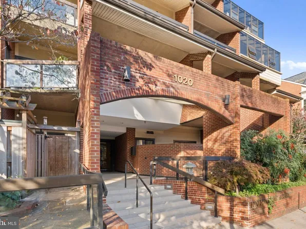 1020 N Stafford St APT 110, Arlington, VA 22201