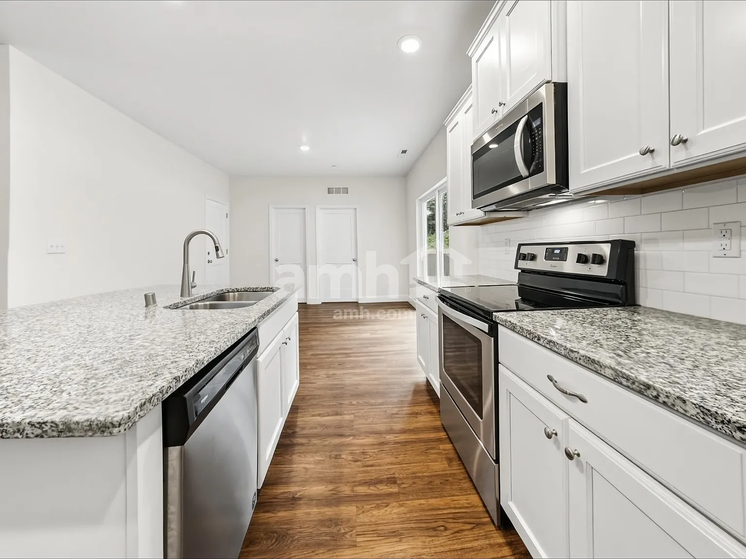 3 bed, 2.5 bath, 1839 sqft, $3,150 — Photo 4