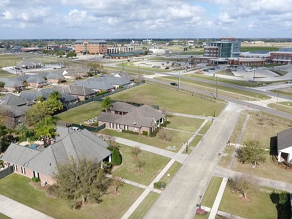 2nd image of 104 Estates Dr