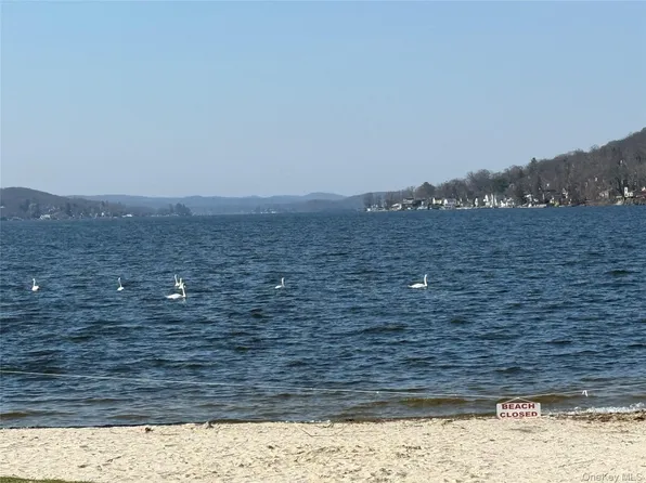 1 Scotts Way, Greenwood Lake, NY